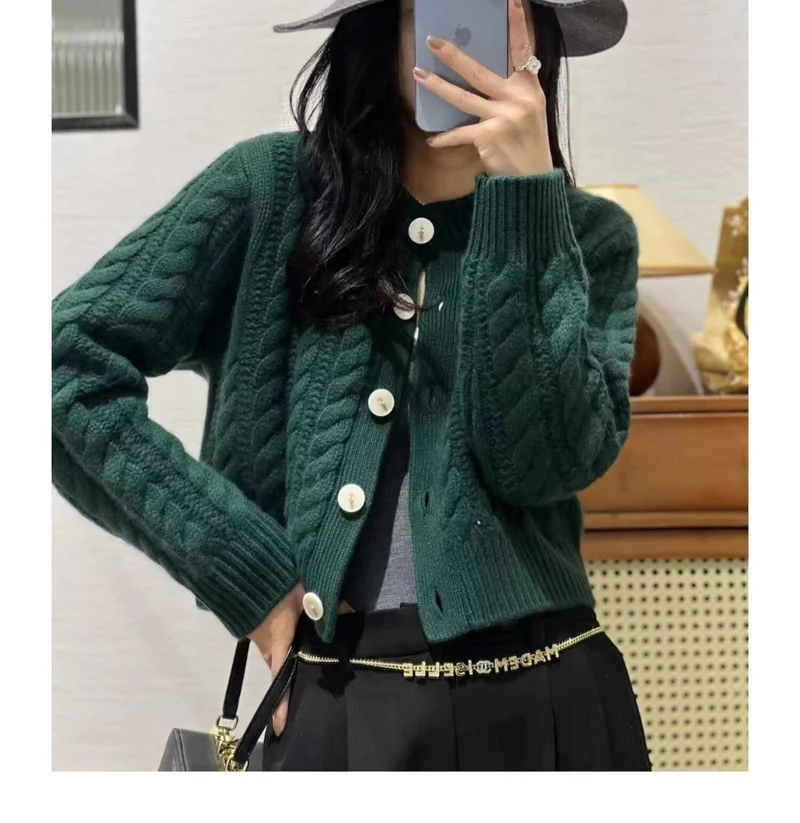 Damen Kurzer Zopfstrick‑Cardigan mit breitem Rippsaum und großen Knöpfen Drune
