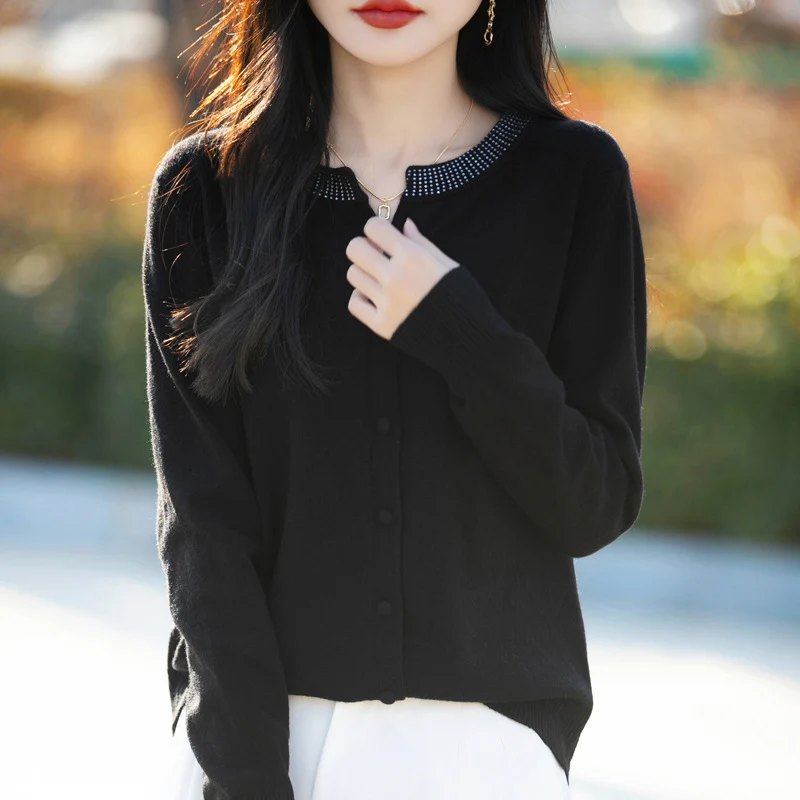 Damen Kurzcardigan aus ultrafeinem Baumwollmix mit funkelnder Kristallkante und Ton-in-Ton-Knopfleiste Drune