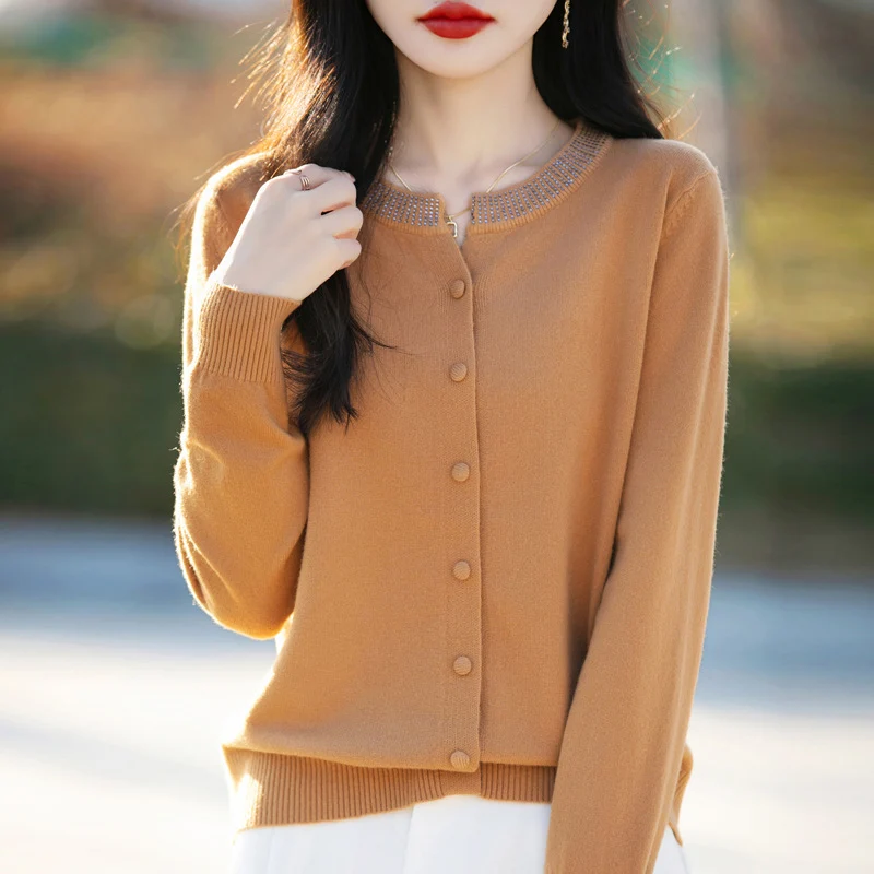 Damen Kurzcardigan aus ultrafeinem Baumwollmix mit funkelnder Kristallkante und Ton-in-Ton-Knopfleiste Drune