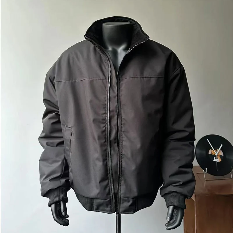 Herren Minimalistische Utility-Zipjacke im Bomberstil mit hohem Kragen und verdeckten Eingriffstaschen Drune