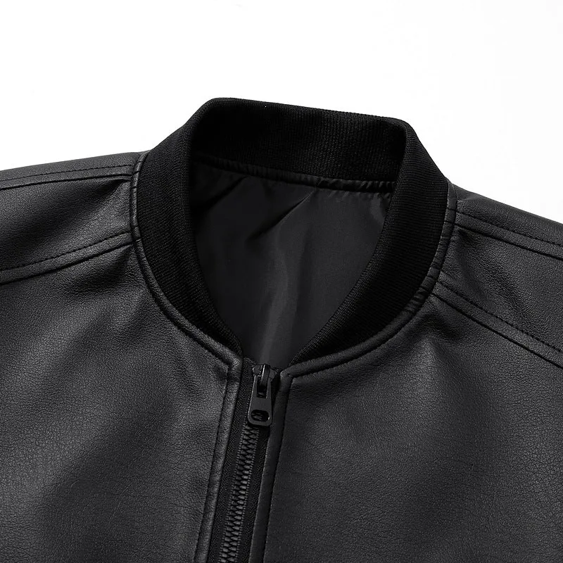 Herren Lederbomberjacke mit schmalem Stehkragen, verdecktem Reißverschluss und minimalistischen Ziernähten Drune