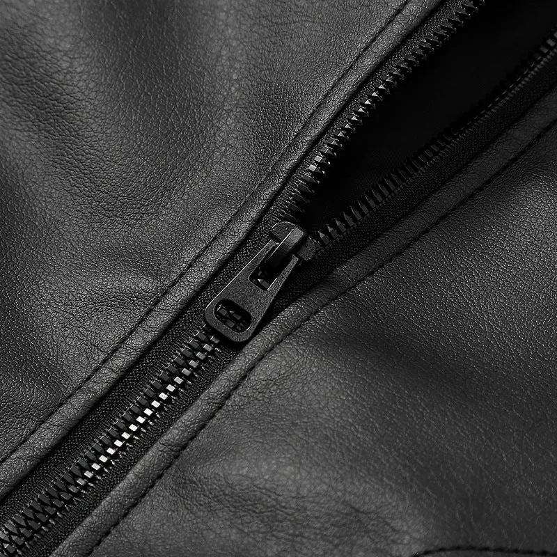 Herren Lederbomberjacke mit schmalem Stehkragen, verdecktem Reißverschluss und minimalistischen Ziernähten Drune