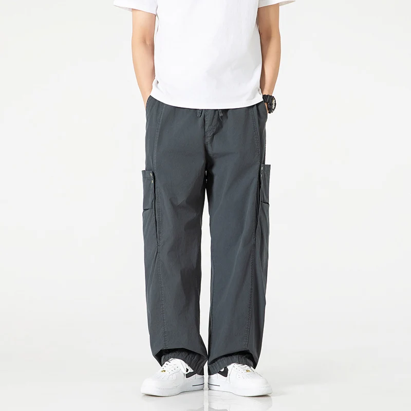 Herren Weite Nylon-Cargo-Hose im Utility-Stil mit seitlichen Klappentaschen Drune