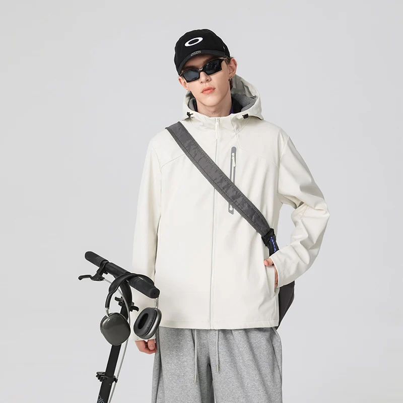 Herren Wasserdichte Softshell-Outdoorjacke mit verstellbarer Kapuze, verschweißten Reißverschlüssen und reflektierender Brusttasche Drune