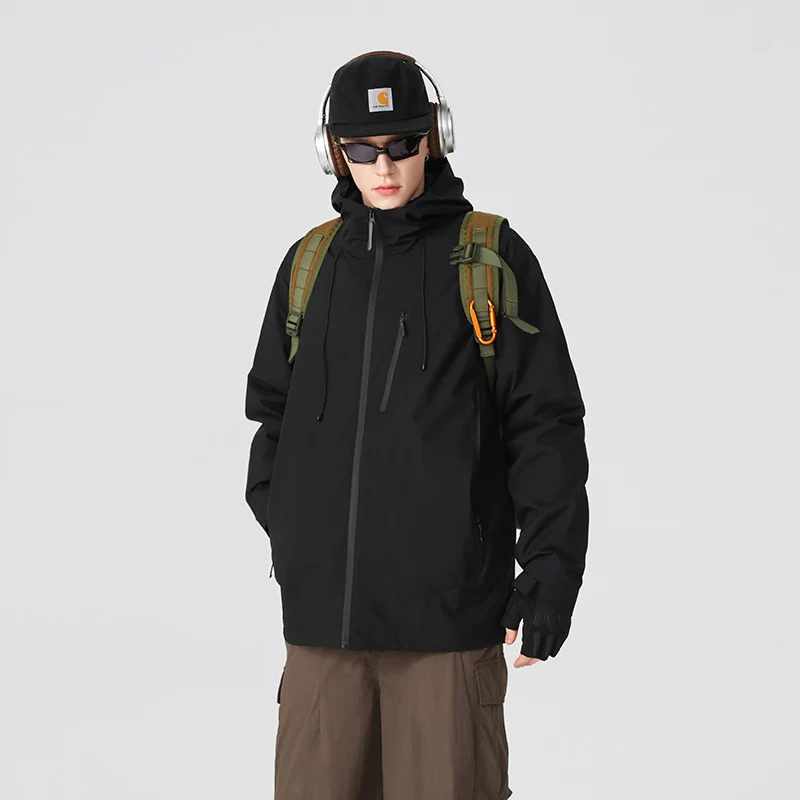 Herren Wasserabweisende Softshell‑Jacke mit verstellbarer Kapuze und schräger Brusttasche Drune