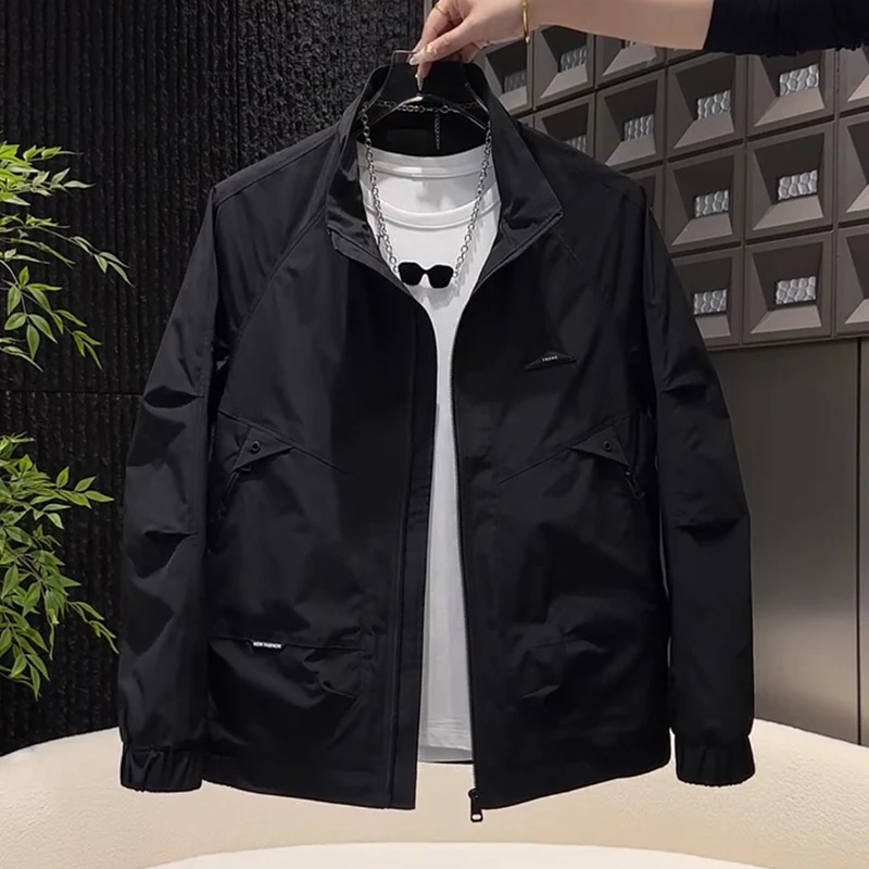 Herren Leichte Windjacke mit praktischem Stauraum Drune