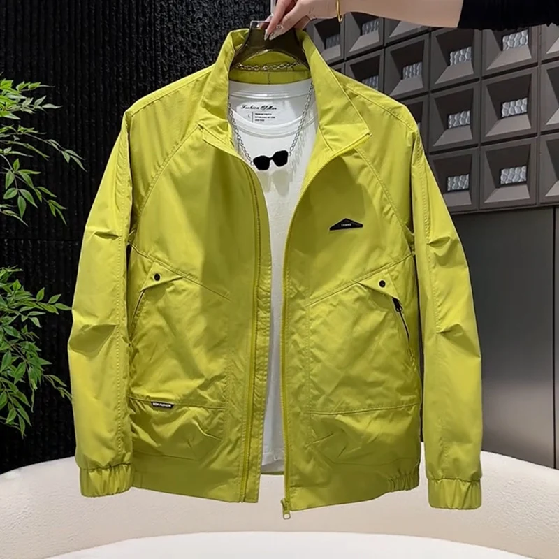 Herren Leichte Windjacke mit praktischem Stauraum Drune