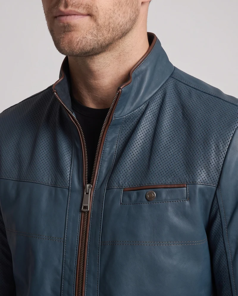 Herren Stehkragen Kunstlederjacke mit perforierten Schultereinsätzen, Reißverschlussfront und gemustertem Innenfutter