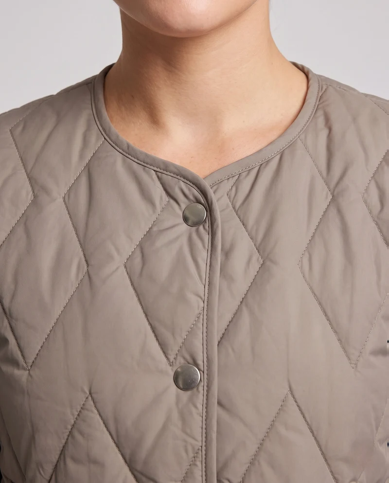 Damen leichte gesteppte Kurzjacke mit Diamantsteppung und rundem Halsausschnitt