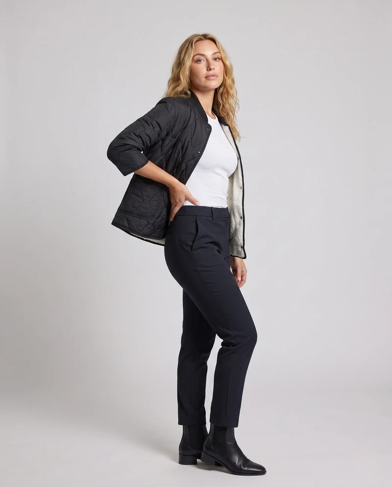 Damen Taillierte Gepolsterte Jacke mit Teddy-Futter und Druckknöpfen