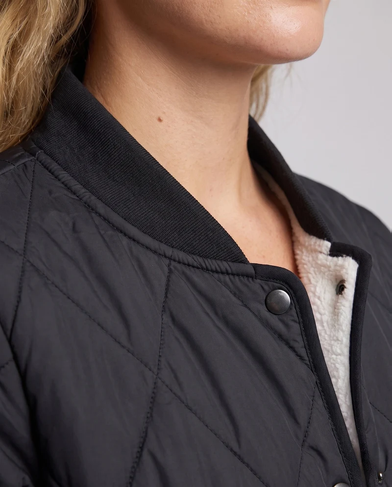 Damen Taillierte Gepolsterte Jacke mit Teddy-Futter und Druckknöpfen