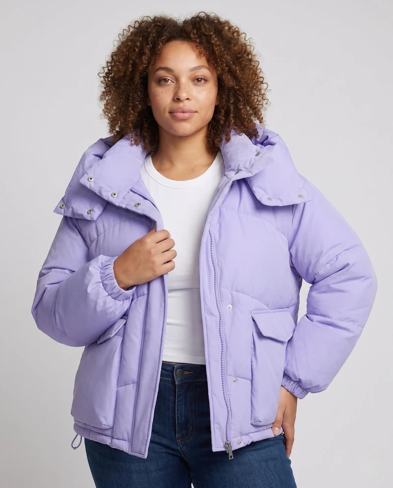 Damen kurze gepolsterte Kapuzenpufferjacke mit übergroßer Kapuze, Klappentaschen und verstellbarem Saum