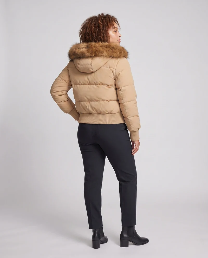 Damen Nano Short gepolsterte Kapuzen-Pufferjacke mit voluminösem Kunstfellbesatz, gerippten Bündchen und wärmender Thermofüllung