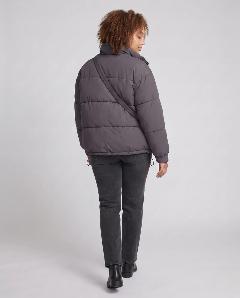 Damen Oversized gepolsterte Pufferjacke mit hohem Stehkragen und integrierter Schultertasche