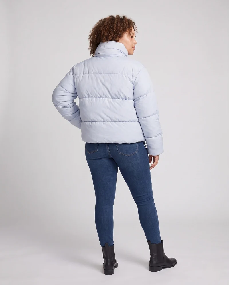 Damen kurz gepolsterte Pufferjacke mit integriertem Schalkragen und voluminösen Ärmeln