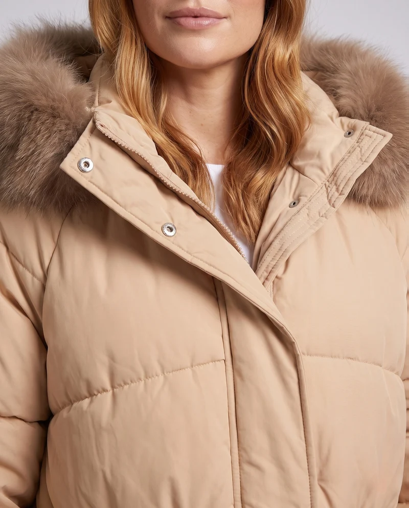 Damen längerer gesteppter Winterparka mit feminine A-Linie, abnehmbarer Kapuze und extra großen Seitentaschen