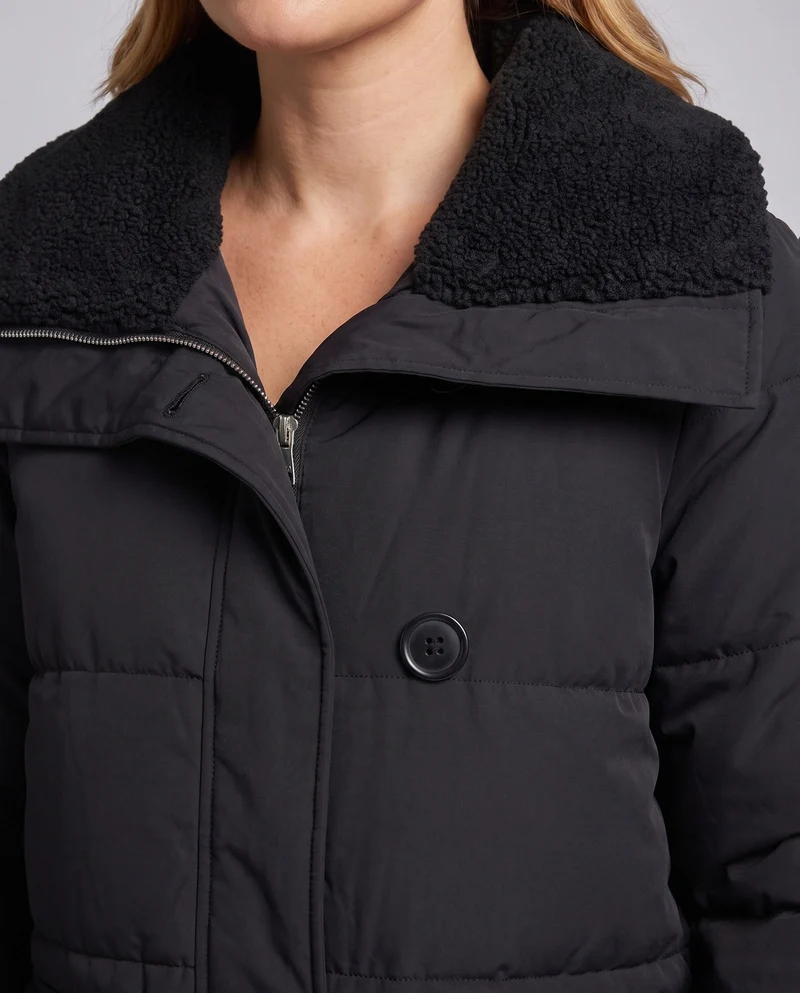 Damen langer gepolsterter Mantel mit Sherpa-Schalkragen, Taille mit Kordelzug und großen Klappentaschen