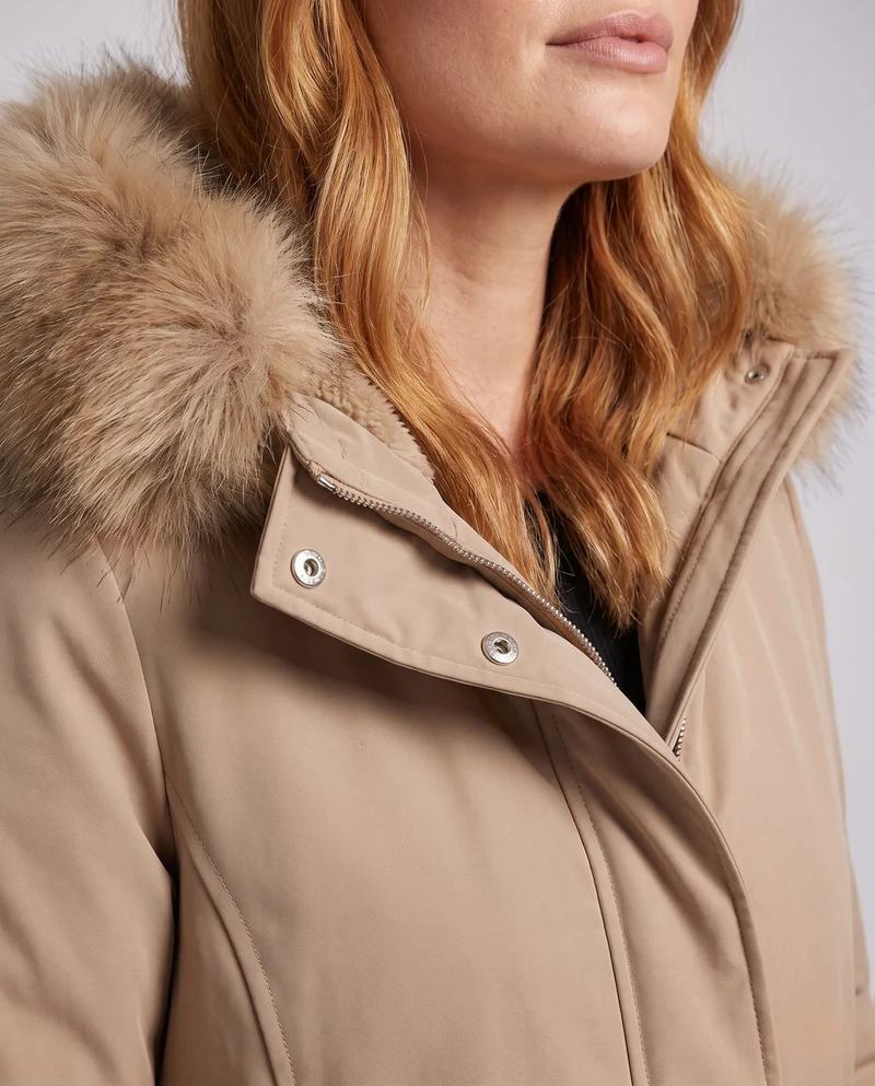Damen lange gepolsterte Winterparka mit abnehmbarem Pelzbesatz und Taillengürtel