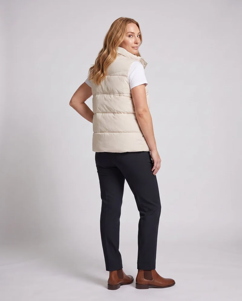 Damen nan leichtgewicht gesteppte Thermojacke mit hoch stehendem Kragen, verdecktem beidseitigem Reißverschluss und seitlichen Eingrifftaschen