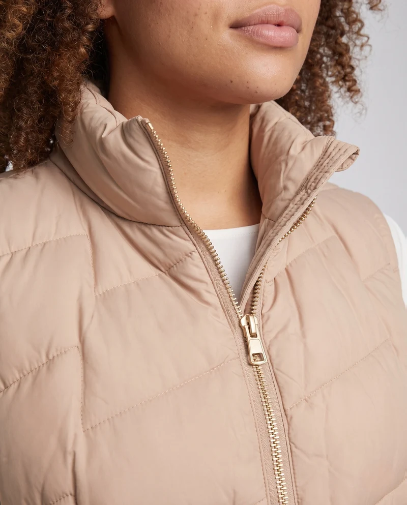 Damen leichte gepolsterte gesteppte Weste mit ergonomischer Chevron-Steppung und Zwei-Wege-Reißverschluss