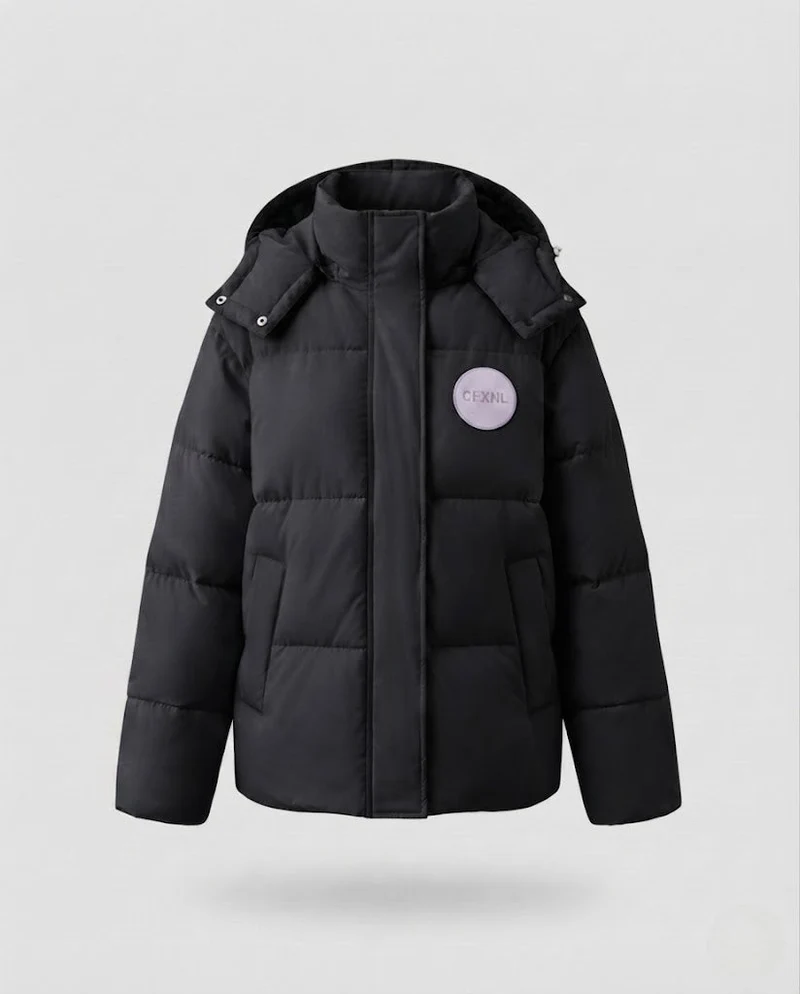 Damen übergroße kurze gesteppte Jacke mit hohem Stehkragen und dekorativer Patch-Applikation