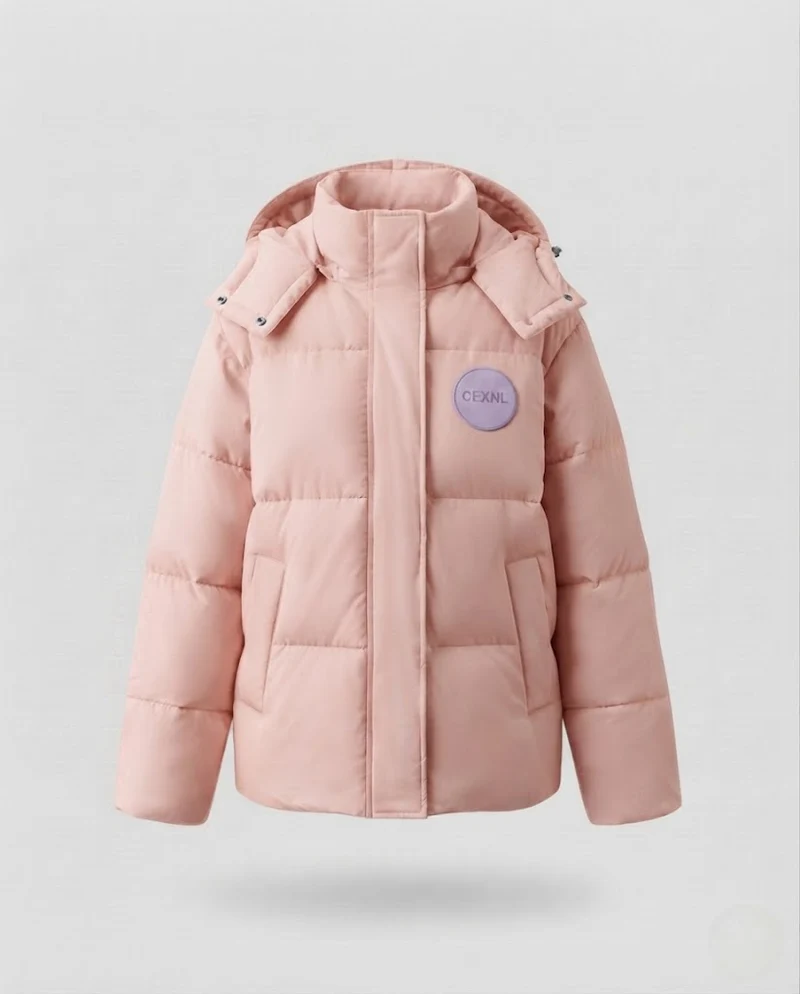 Damen übergroße kurze gesteppte Jacke mit hohem Stehkragen und dekorativer Patch-Applikation