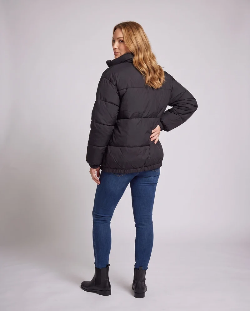 Damen übergroße gepolsterte kurze Daunenjacke mit hochstehendem Kragen und praktischen Seitentaschen