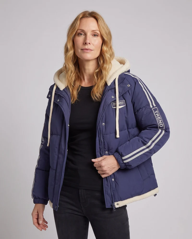 Damen trendige gesteppte Kapuzenjacke mit hochwertiger Teddy-Innenkonstruktion und sportlichen gestreiften Ärmeln