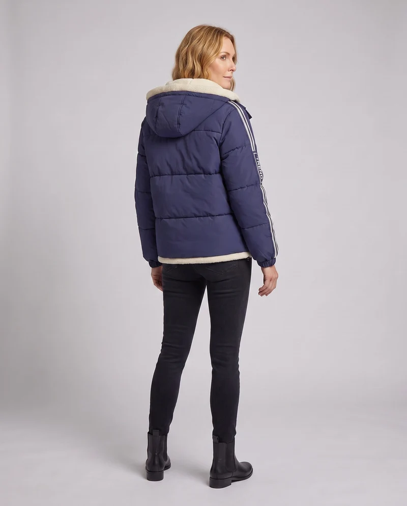 Damen trendige gesteppte Kapuzenjacke mit hochwertiger Teddy-Innenkonstruktion und sportlichen gestreiften Ärmeln
