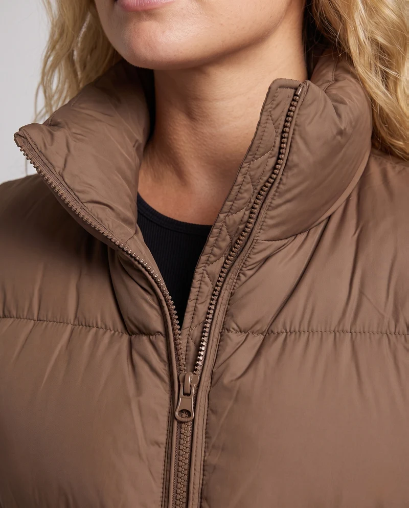 Damen ultraleichte Daunenimitat-Steppweste mit hohem Kragen und verstellbarem Saum