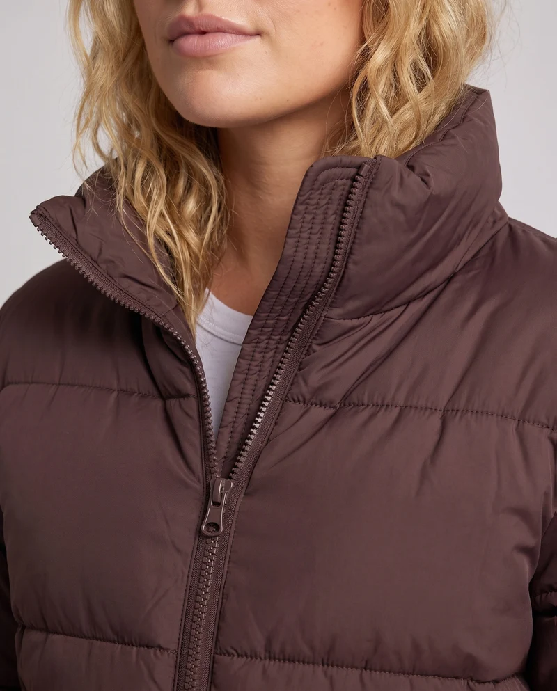 Damen ultraleichte kapuzenlose oversized Pufferjacke mit hohem Stehkragen, leiser Außenschicht und thermisch isolierender Füllung