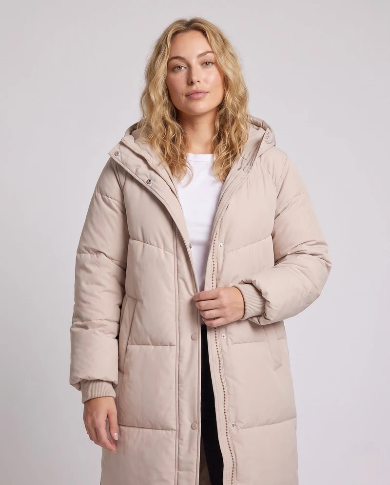 Damen Nan Ultra-Watt-beschichtete Longline-Pufferjacke mit ergonomischer Kapuze, verdecktem Druckknopfverschluss und thermoregulierender Isolierung