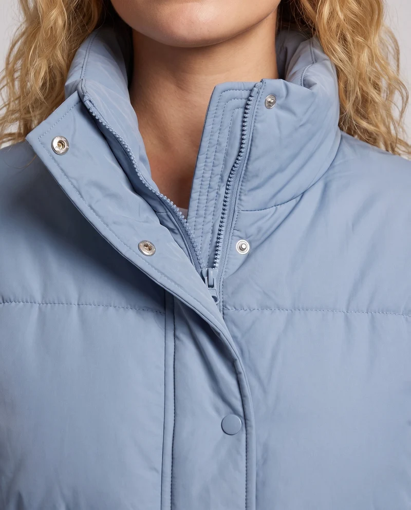 Damen urbane boxy Pufferjacke mit doppellagiger Kapuze und versteckter Druckknopf-Leiste