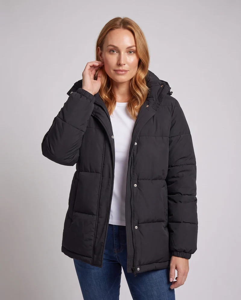Damen urbane mid-lange Thermo-Pufferjacke mit Kapuze, verdeckter Frontleiste und geräumigen Einschubtaschen