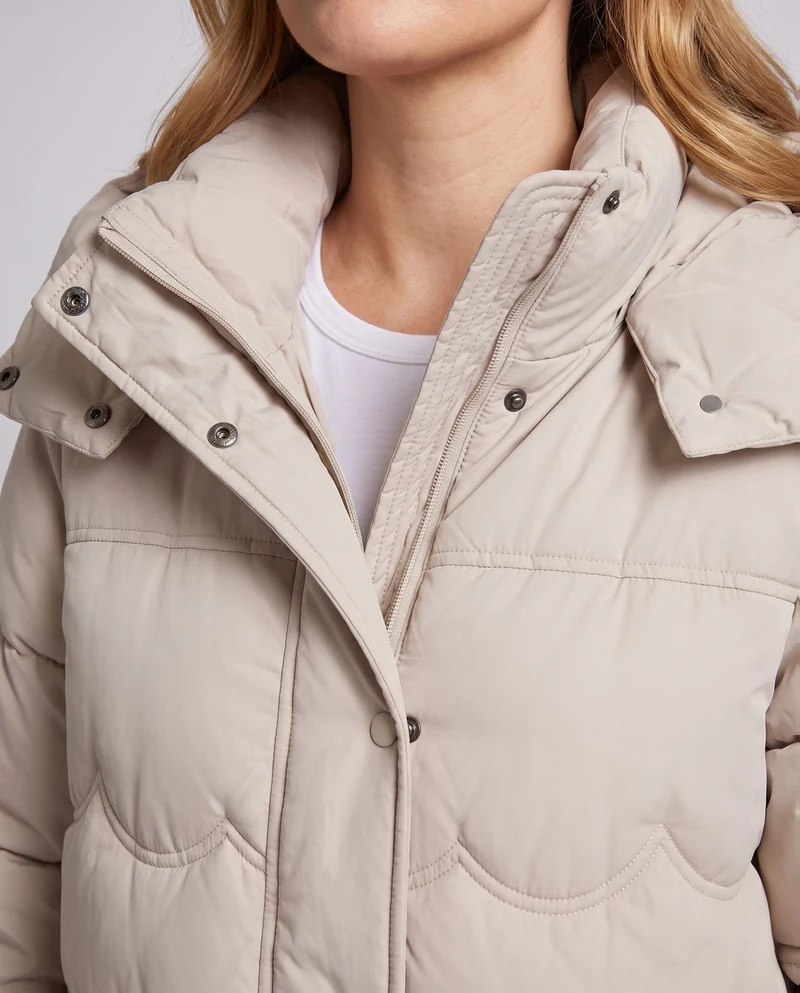 Damen urbane thermische Parka mit ergonomischer Kapuze, verdecktem Reißverschluss und großzügigen Sicherheitstaschen