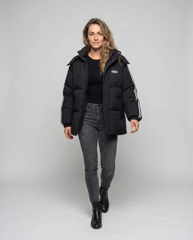 Unisex übergroße gesteppte Jacke mit Kontraststreifen an den Ärmeln, hochschließendem Kragen und Kapuzenblende