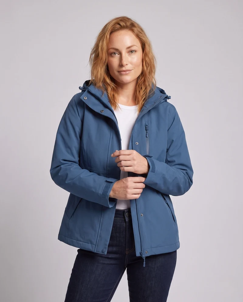 Leichte Damen Softshell-Hoodiejacke mit verdeckter Frontleiste und verstellbaren Klettverschlüssen