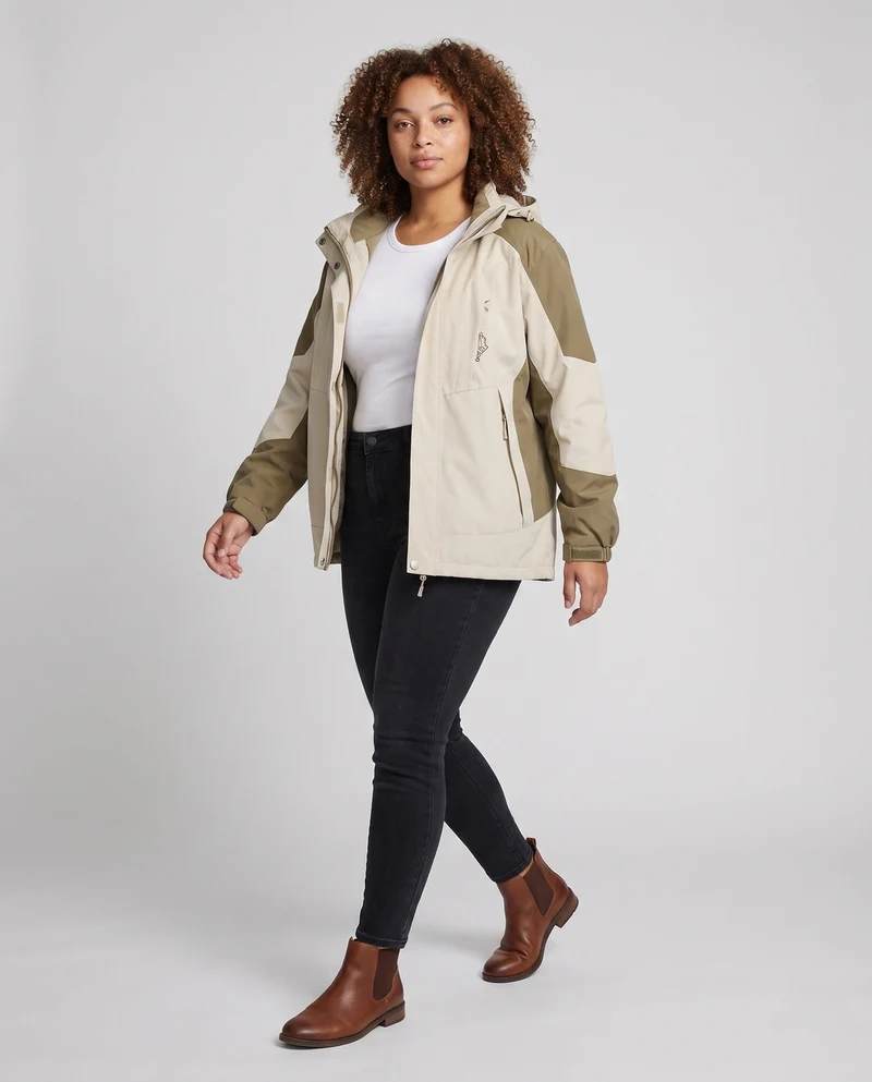 Damen Zwei-Lagen Softshell-Jacke mit weichem Fleecefutter, verstellbarer Kapuze und Raglanärmeln