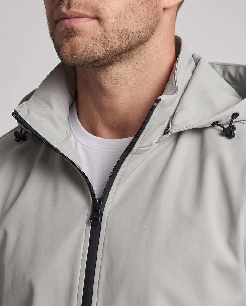 Atmungsaktive Softshell-Jacke für Männer mit reflektierenden Armstreifen