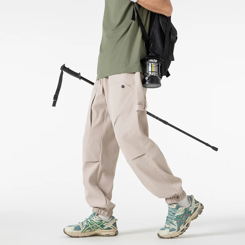 Herren Utility-Cargohose im Joggerstil mit elastischem Bund und großvolumigen Klappentaschen Drune