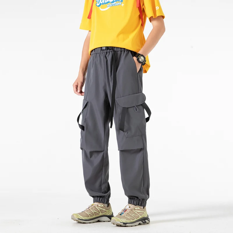 Herren Utility-Cargohose im Joggerstil mit Elastikbund, Klapp-Taschen und verstellbaren Riemen Drune