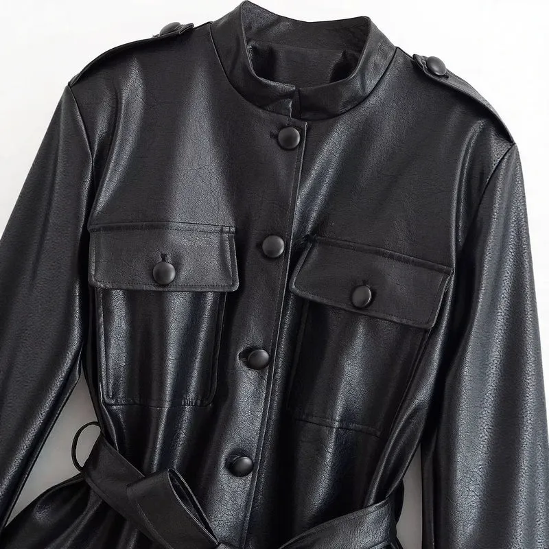 Damen Taillierte Kunstlederjacke mit Bindegürtel, Stehkragen und Pattentaschen Drune