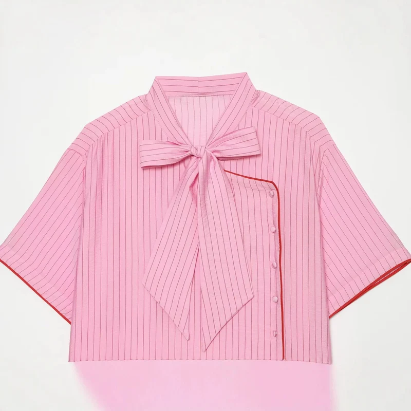 Damen Kurzarm-Bluse mit Schleifenkragen und seitlicher Knopfleiste Drune
