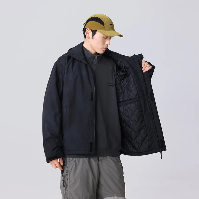 Herren Minimalistische technische Shell-Jacke mit Kapuze und Utility-Brusttasche Drune