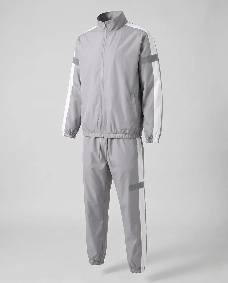 Herren leichter sportlicher Trainingsanzug mit Windbreaker, reflektierenden Einsätzen und schmal zulaufenden Jogginghosen