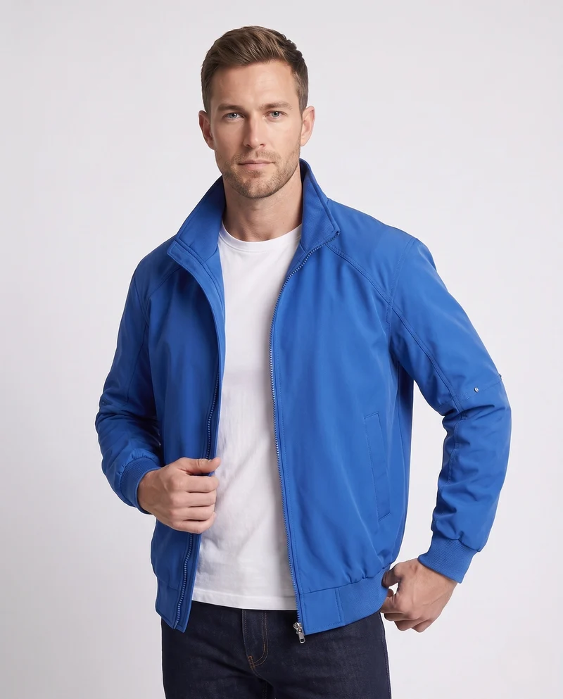 Leichter urbaner Blouson für Herren mit Stehkragen, elastischem Saum und Ärmeltasche