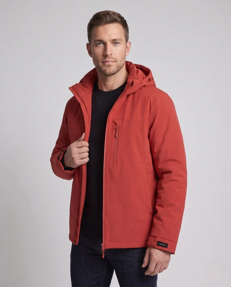 Männliche minimalistische funktionale Parka mit nahtversiegelten Reißverschlüssen, gepolstertem thermischem Futter und ergonomischer Kapuze