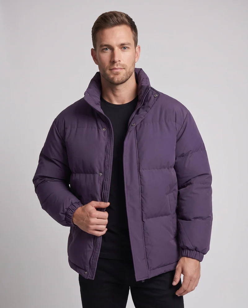 Herren minimalistische Thermo-Puffjacke mit hohem Stehkragen, internem Windschutz und elastischem Saum