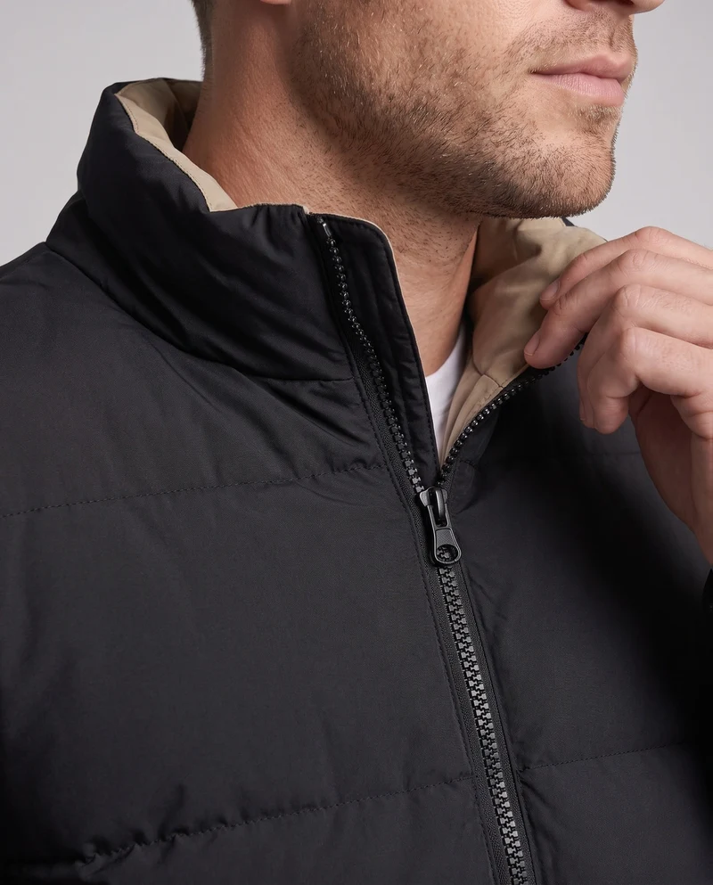 Herren Modern City Puffer mit hohem geschlossenen Kragen, thermischer Isolierungsfüllung, verdecktem zwei-Wege-Reißverschluss und Reißverschlusstaschen