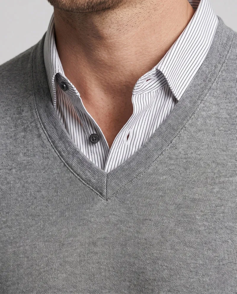 Herren Oversize Pullover mit V-Ausschnitt und Hemd-Lagen-Effekt